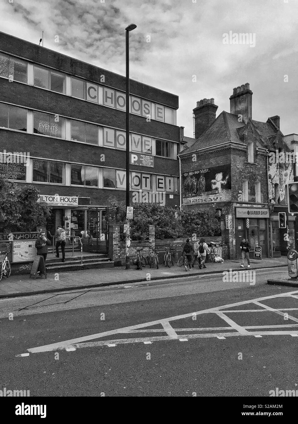 Hamilton House, ein Community Hub in Stokes Croft, Bristol, UK am Tag vor der Bundestagswahl 2017 Stockfoto