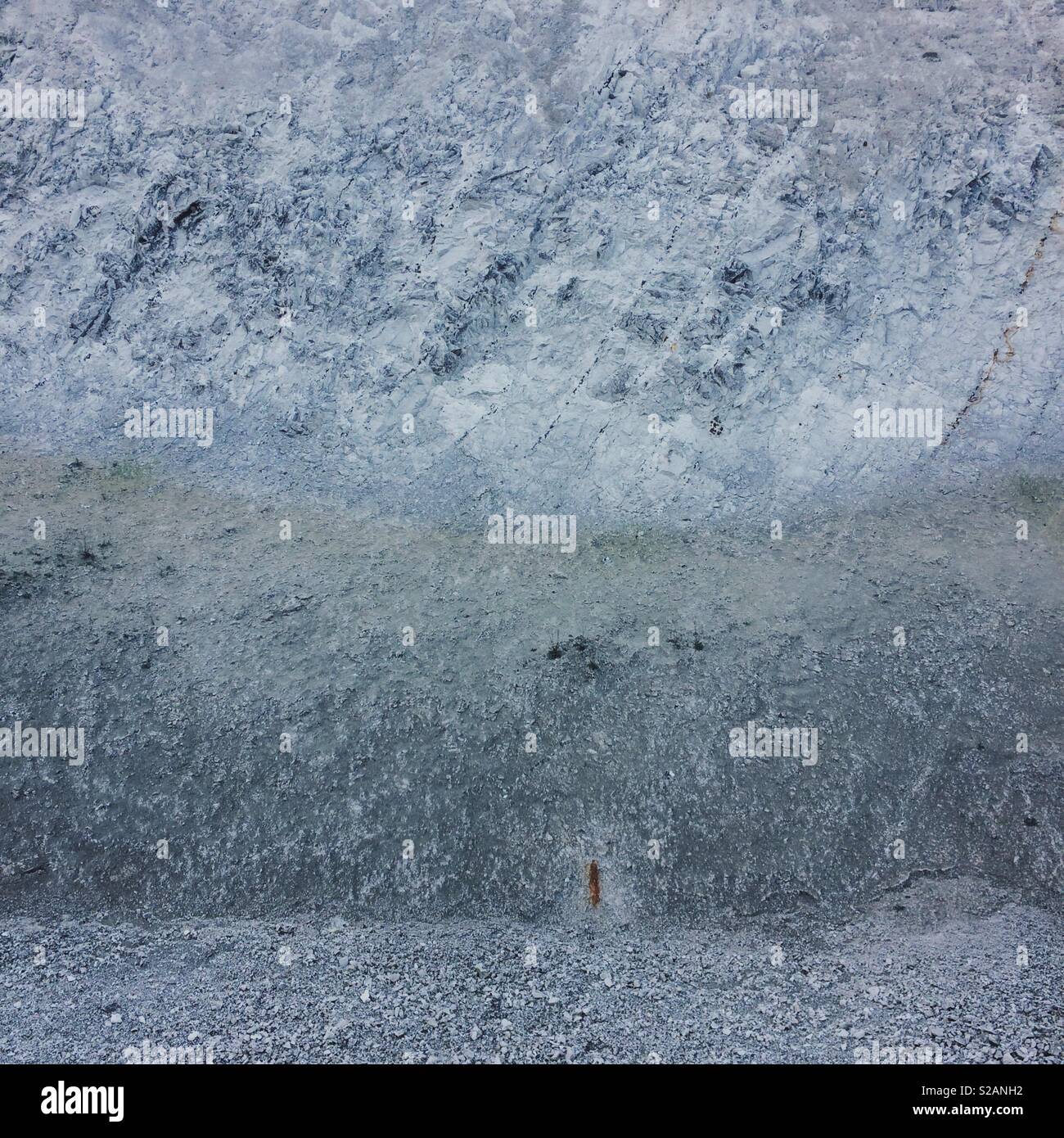 Freiliegende Kreide Schichten auf eine Felswand auf Rügen Deutschland Stockfoto