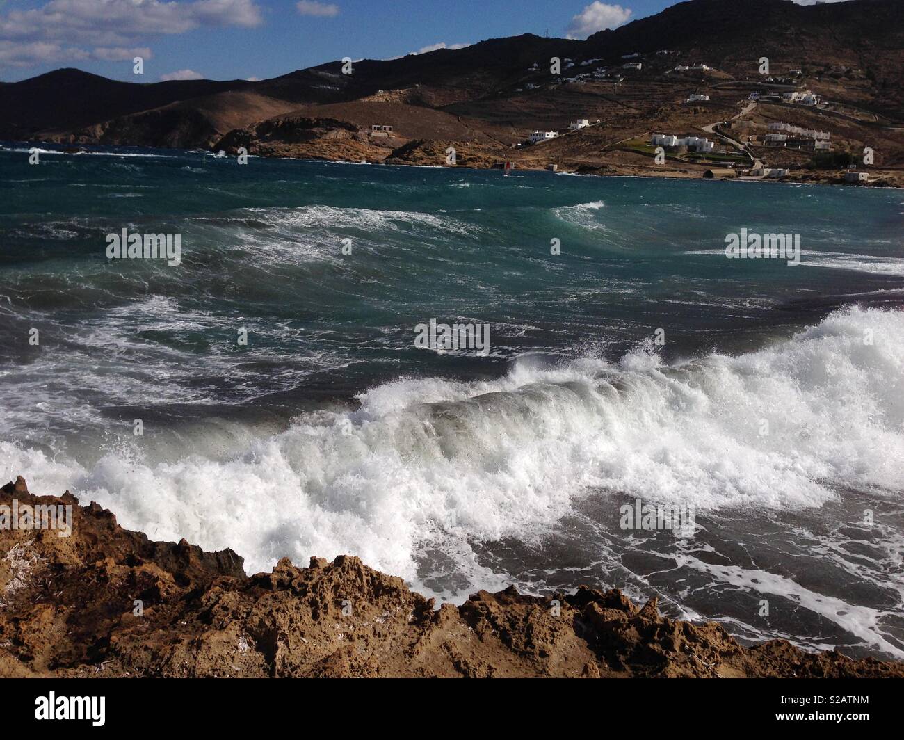 Griechische Strand starke Wellen Stockfoto