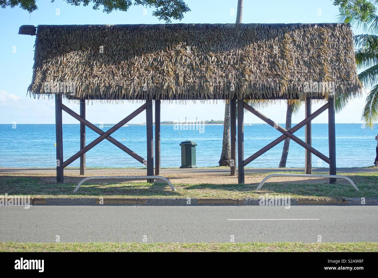 Insel Papierkorb am Strand Promenade Stockfoto