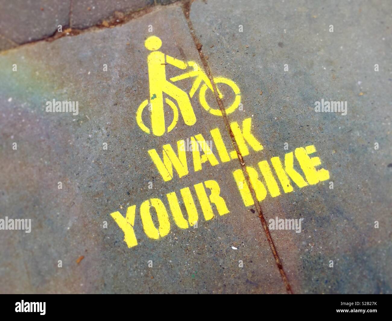Schild "zu Fuß" auf ihr Fahrrad Madison Square Park, NYC, USA Stockfoto