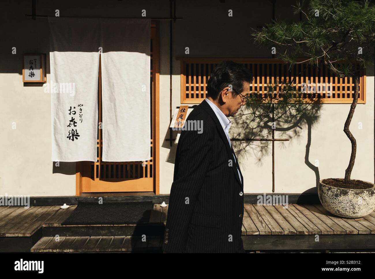 Alter Mann in Tokio, Japan. Stockfoto
