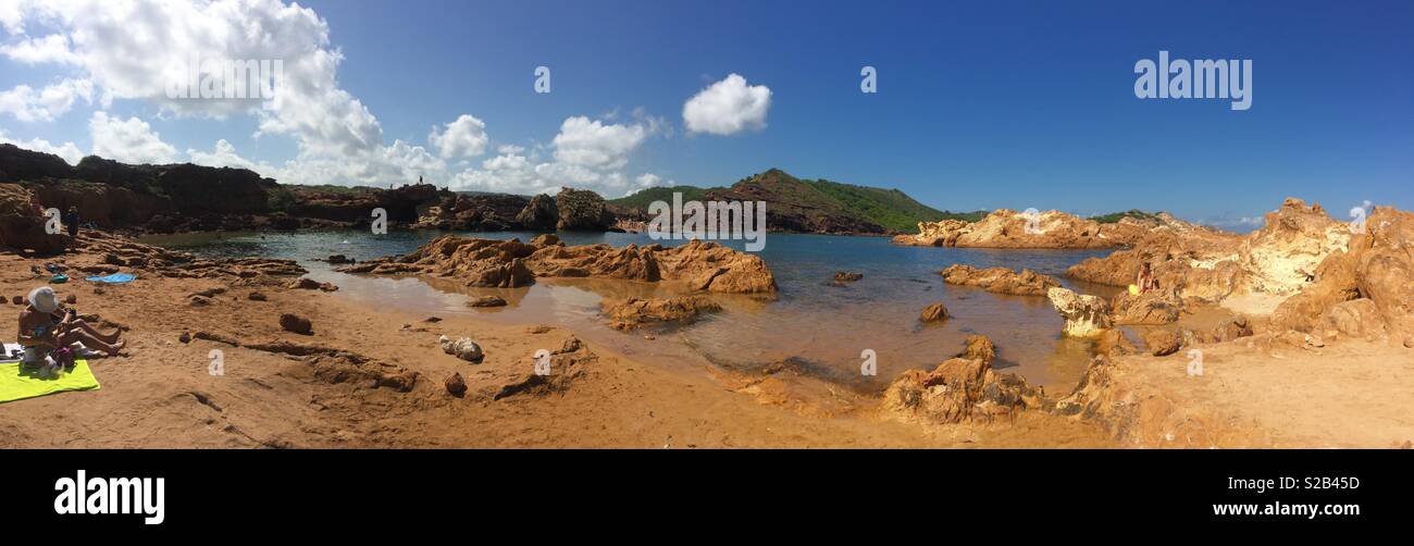 Cala salvaje impresionante por lo que Es, sus alrededores te recuerdan a la Luna Stockfoto