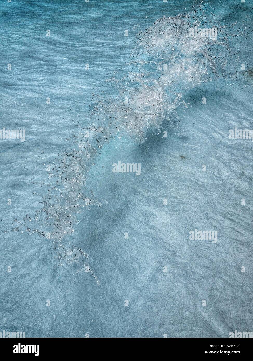 Strukturelle Bild von Wasser in der skytop Wellenbad an der Grand Resort Deck am Galaxy Hotel und Casino Komplex, Macau - Smartphone-aufgenommenes Stockfoto