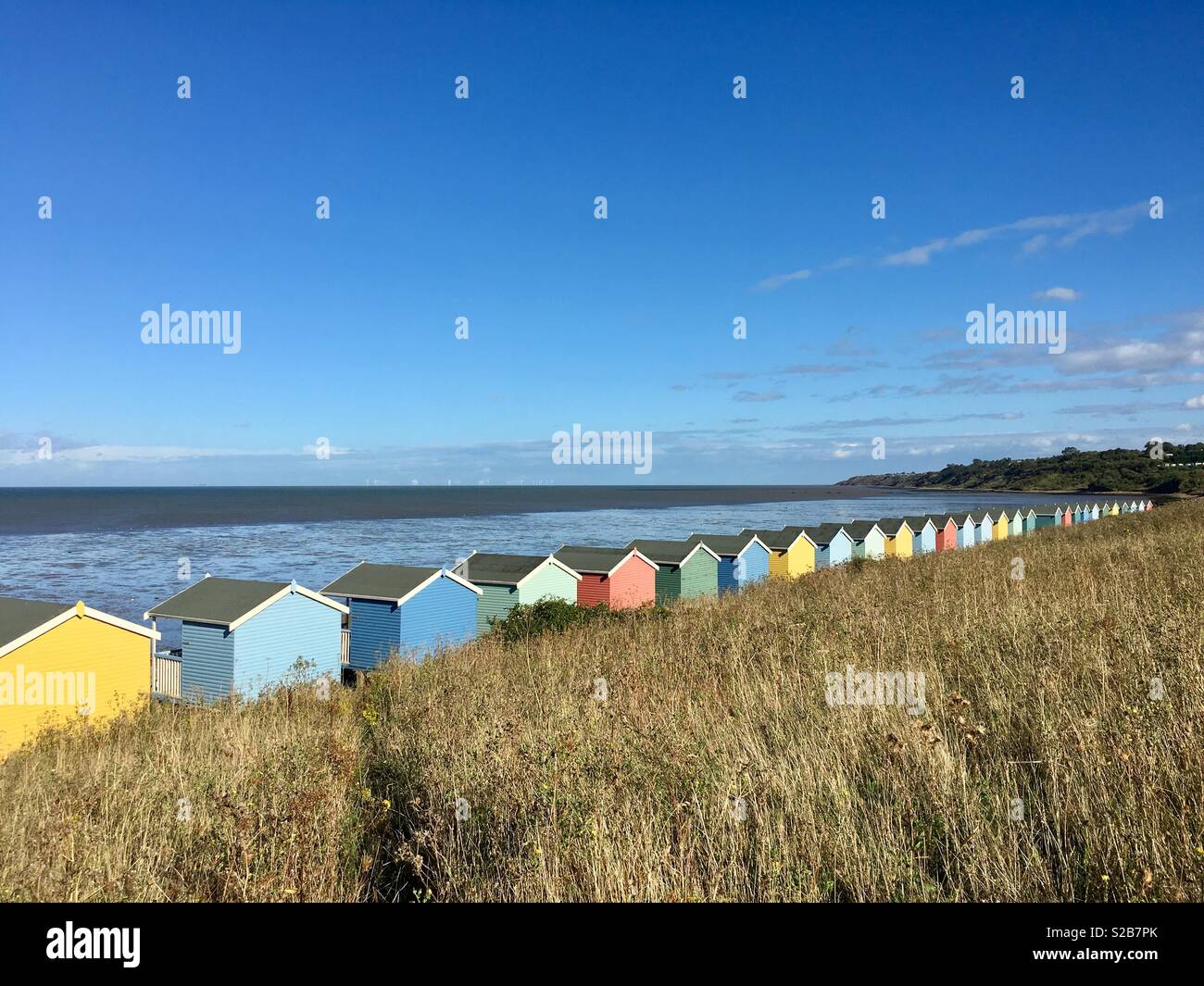 Strandhütten, Blick auf das Meer - Smartphone-aufgenommenes Stockfoto