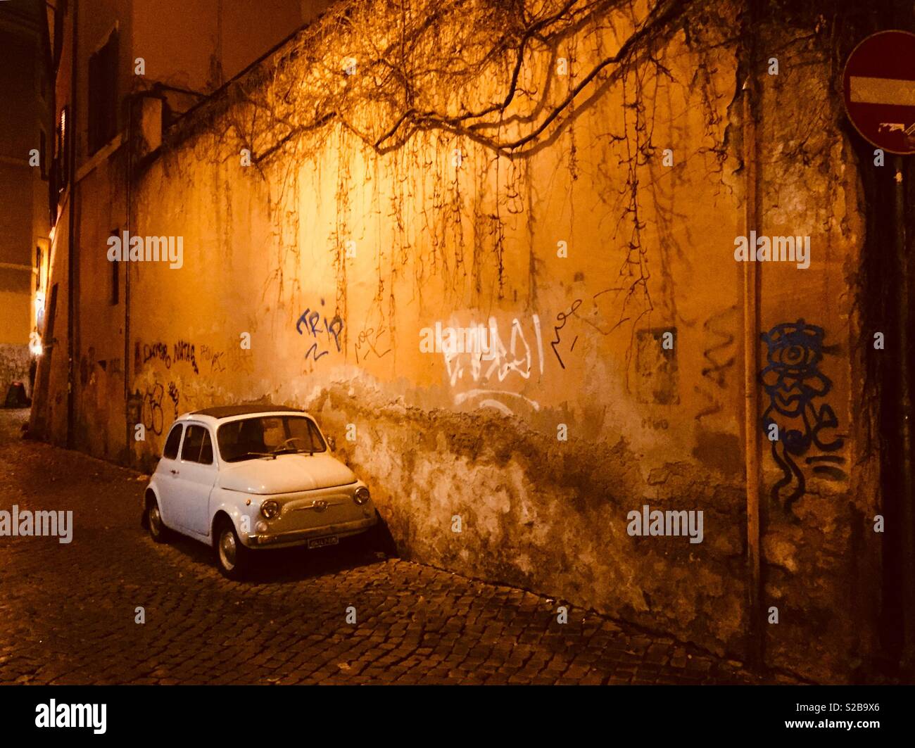 Rom-Straßenszene - Smartphone-aufgenommenes Stockfoto