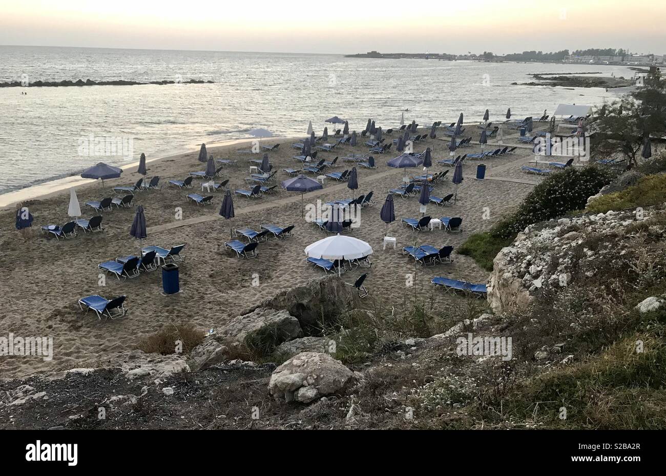 Paphos Beach am Abend - Smartphone-aufgenommenes Stockfoto