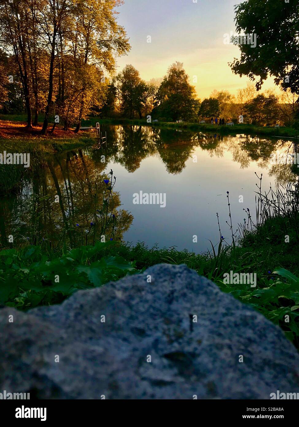 Ruhigen Abend auf dem See Stockfotografie - Alamy