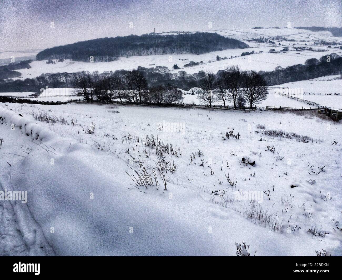 Verschneite Landschaft in West Yorkshire, England, UK. Stockfoto