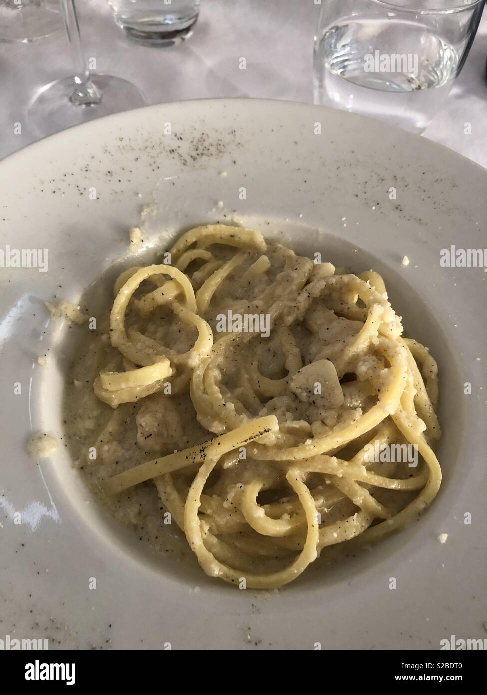 Leckeres Essen - Italienische Pasta mit Käse und Knoblauch Stockfoto