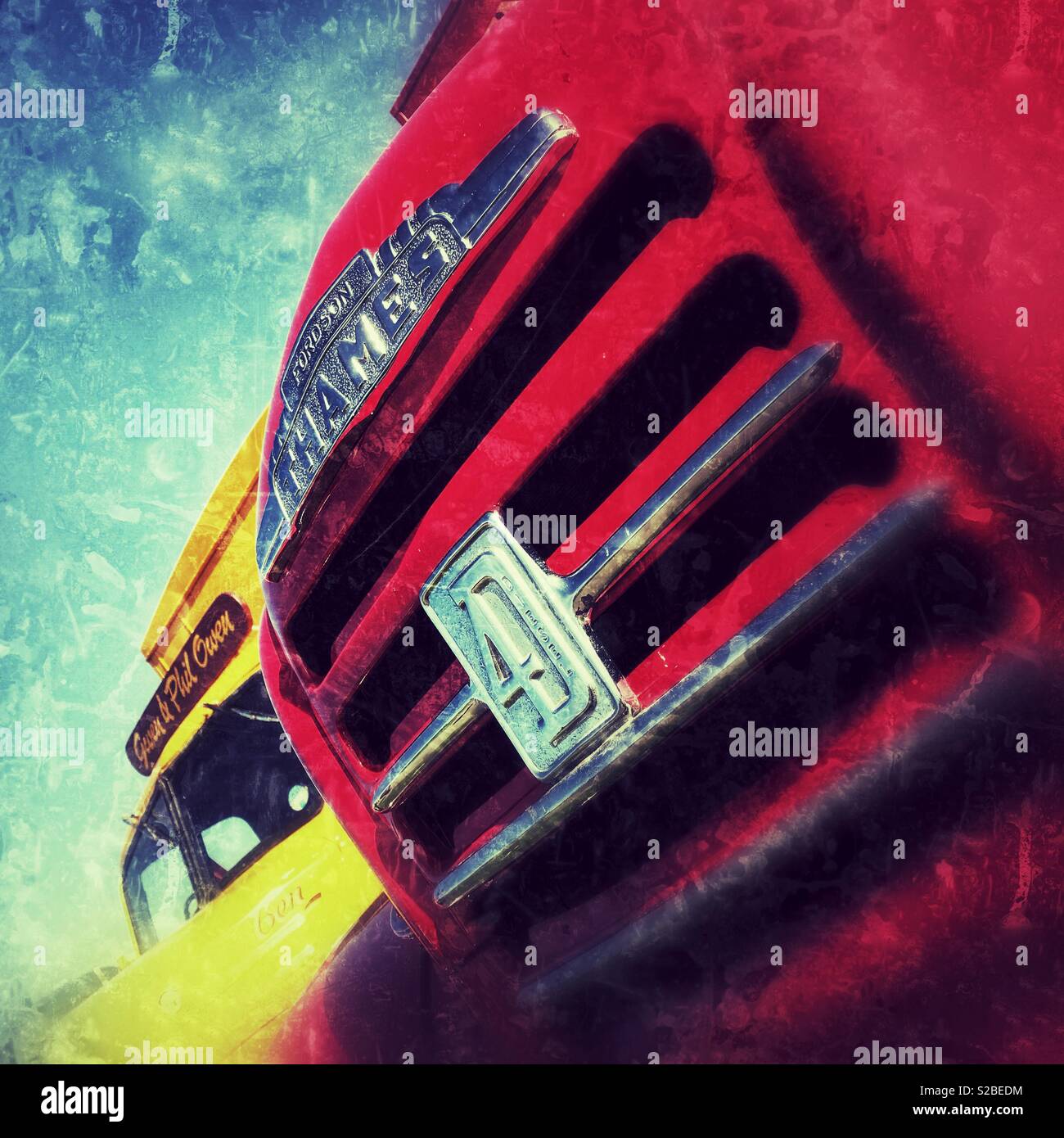 Motor Grill der 50er Jahre ära Fordson Thames Lkw - Smartphone-aufgenommenes Stockfoto