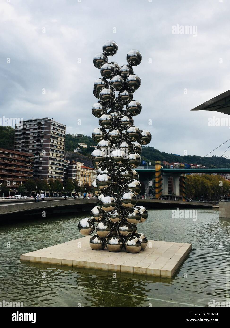 Guggenheim Skulptur - Smartphone-aufgenommenes Stockfoto