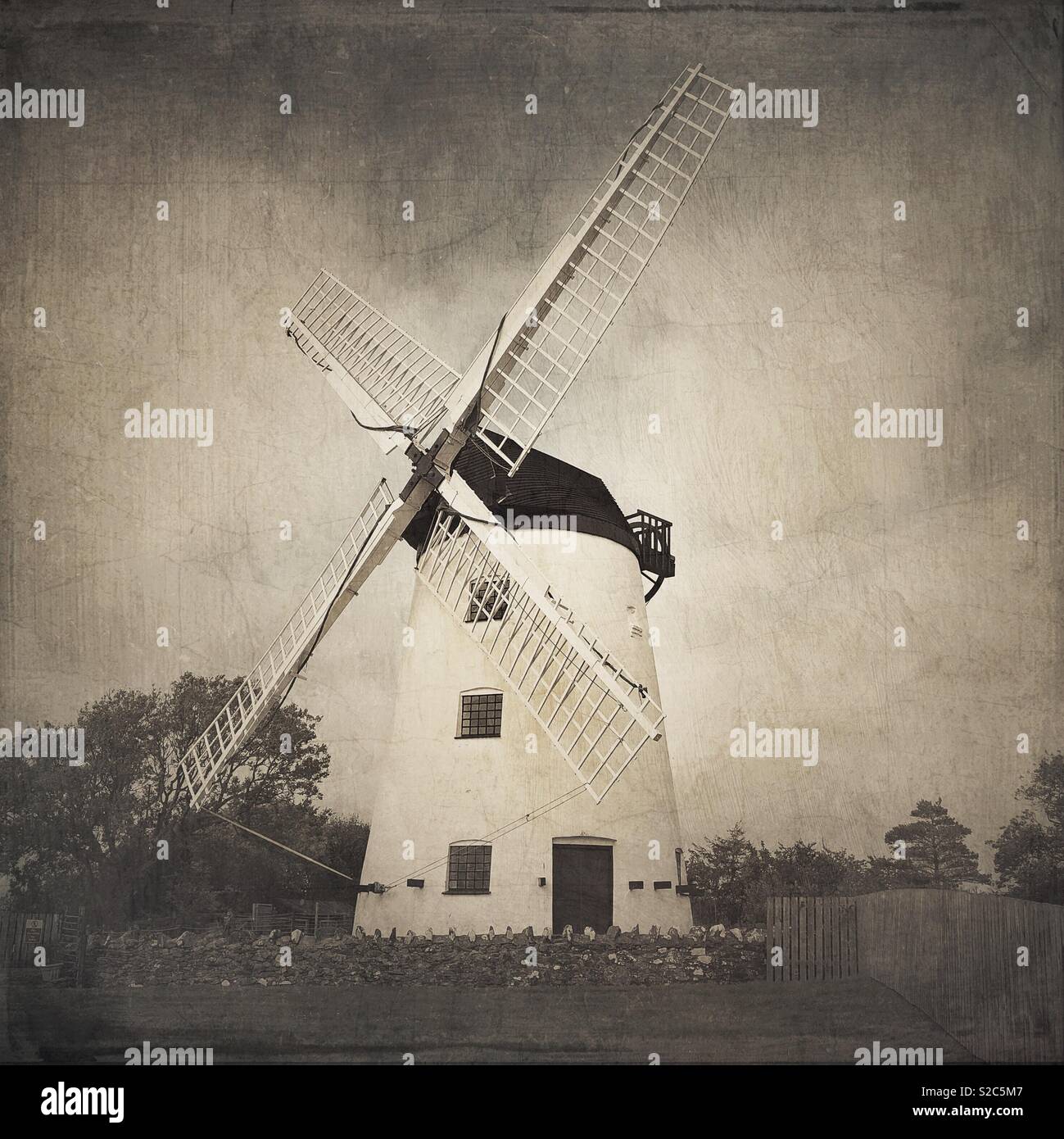 Melin Llynnon oder Llynnon Mühle, Llanddeusant, Isle of Anglesey, Wales, Großbritannien - Smartphone-aufgenommenes Stockfoto