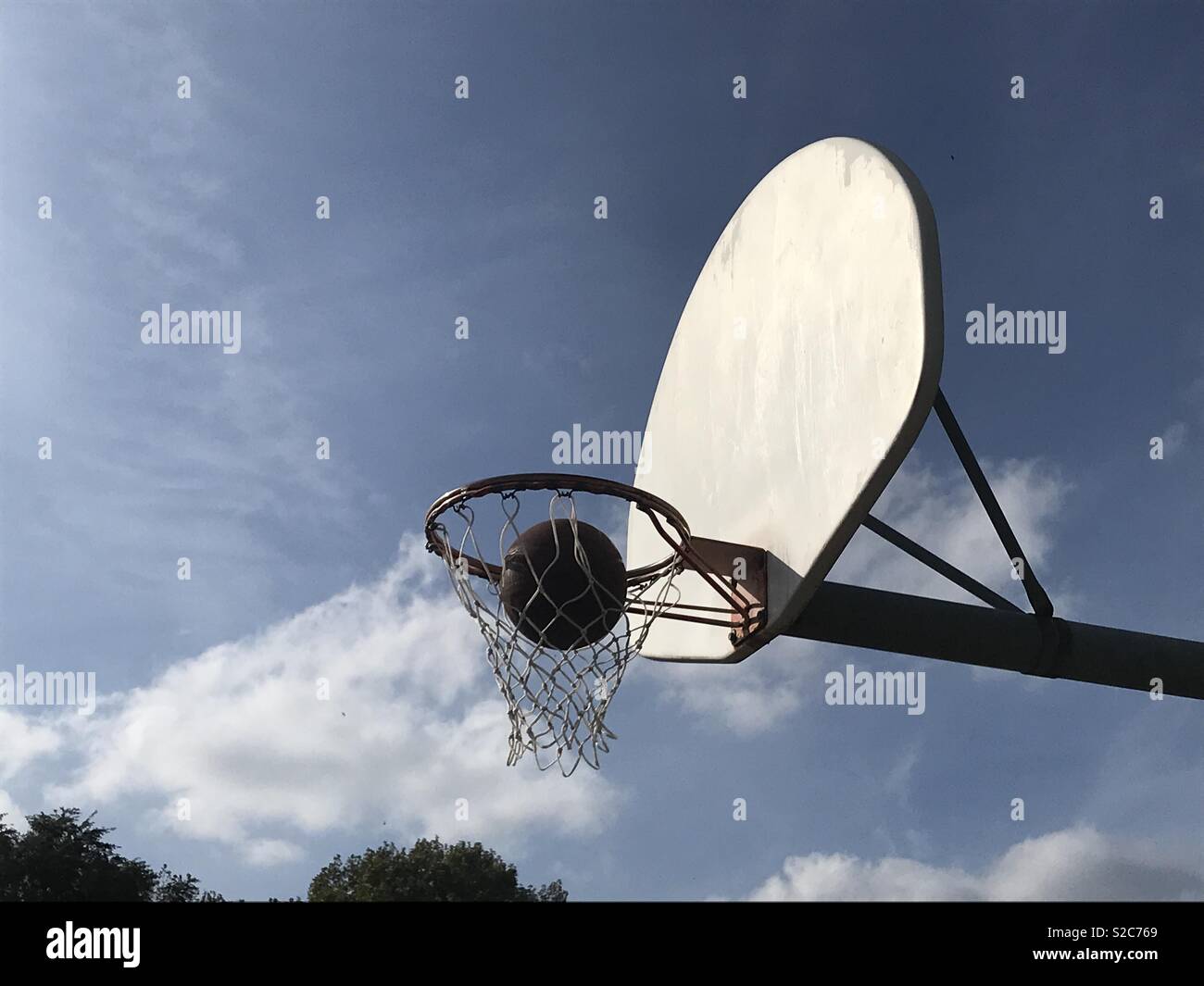 Nichts aber Net - eine perfekte Basketball Shot Stockfoto