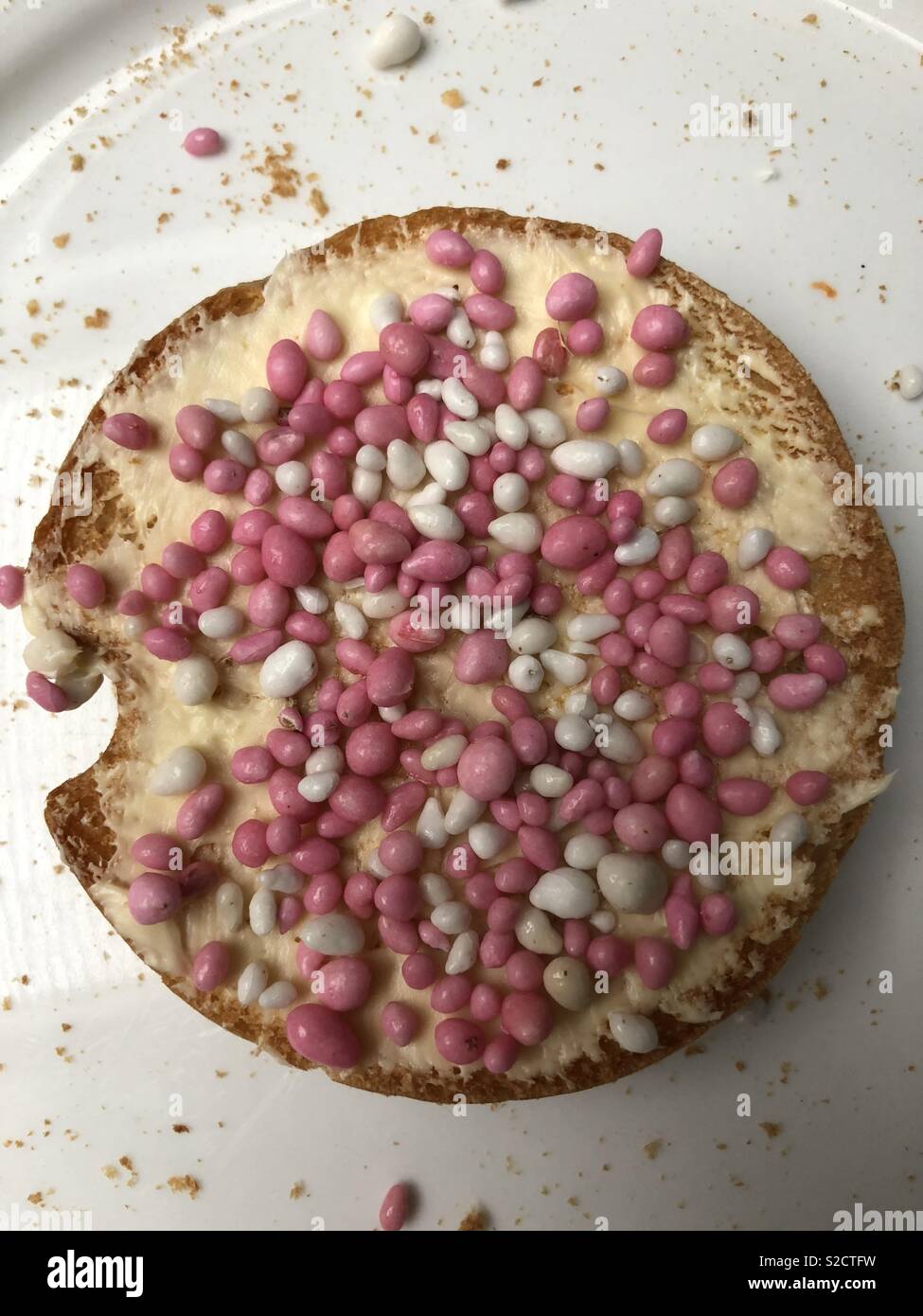 Keks mit Mäusen. Traditionelle Niederlande Wenn ein Baby geboren ist. Stockfoto