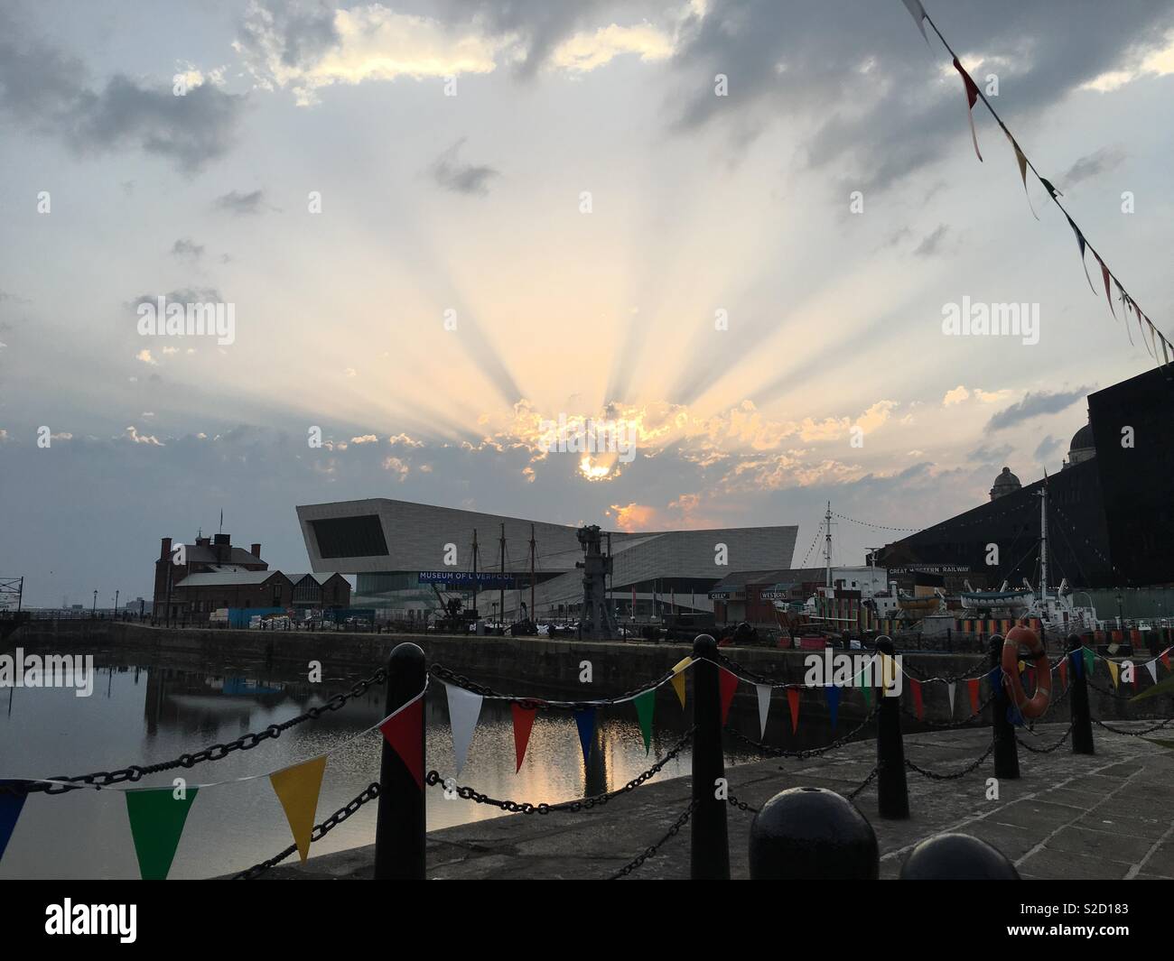 Museum Von Liverpool Der Langste Tag Des Jahres Stockfoto Bild