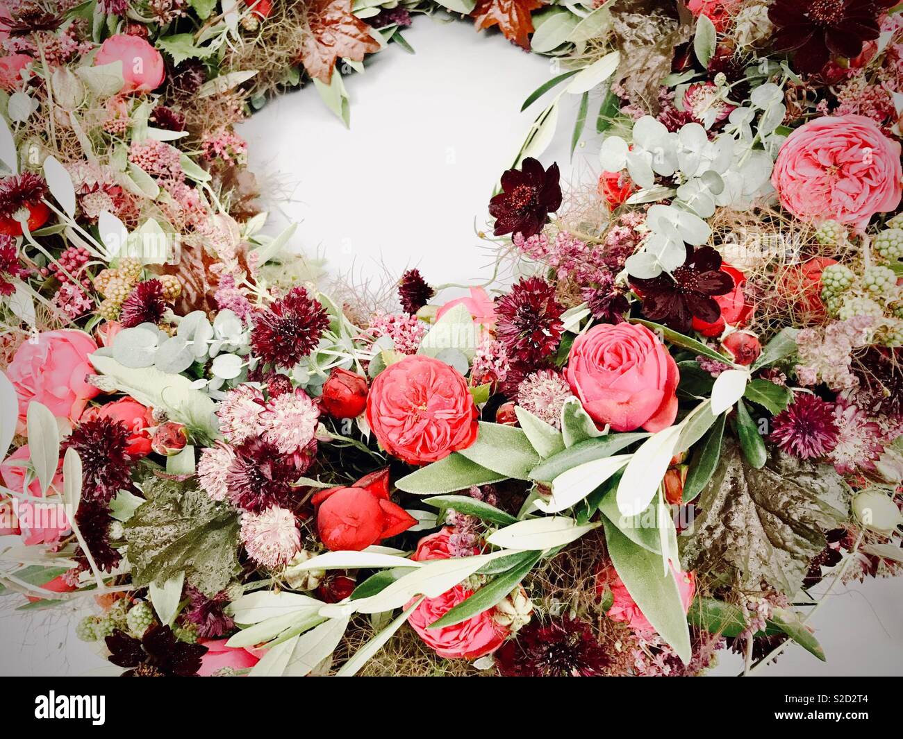Blumenschmuck mit Rosen, in der Nähe von Blumen Kranz Stockfoto