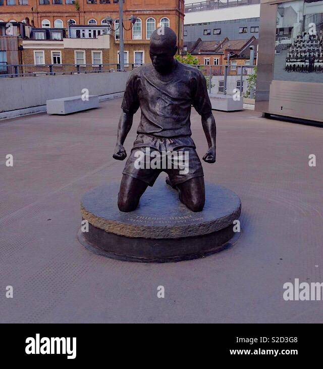 Thierry Henry Statue außerhalb des Arsenal Emirates Stadion. Stockfoto