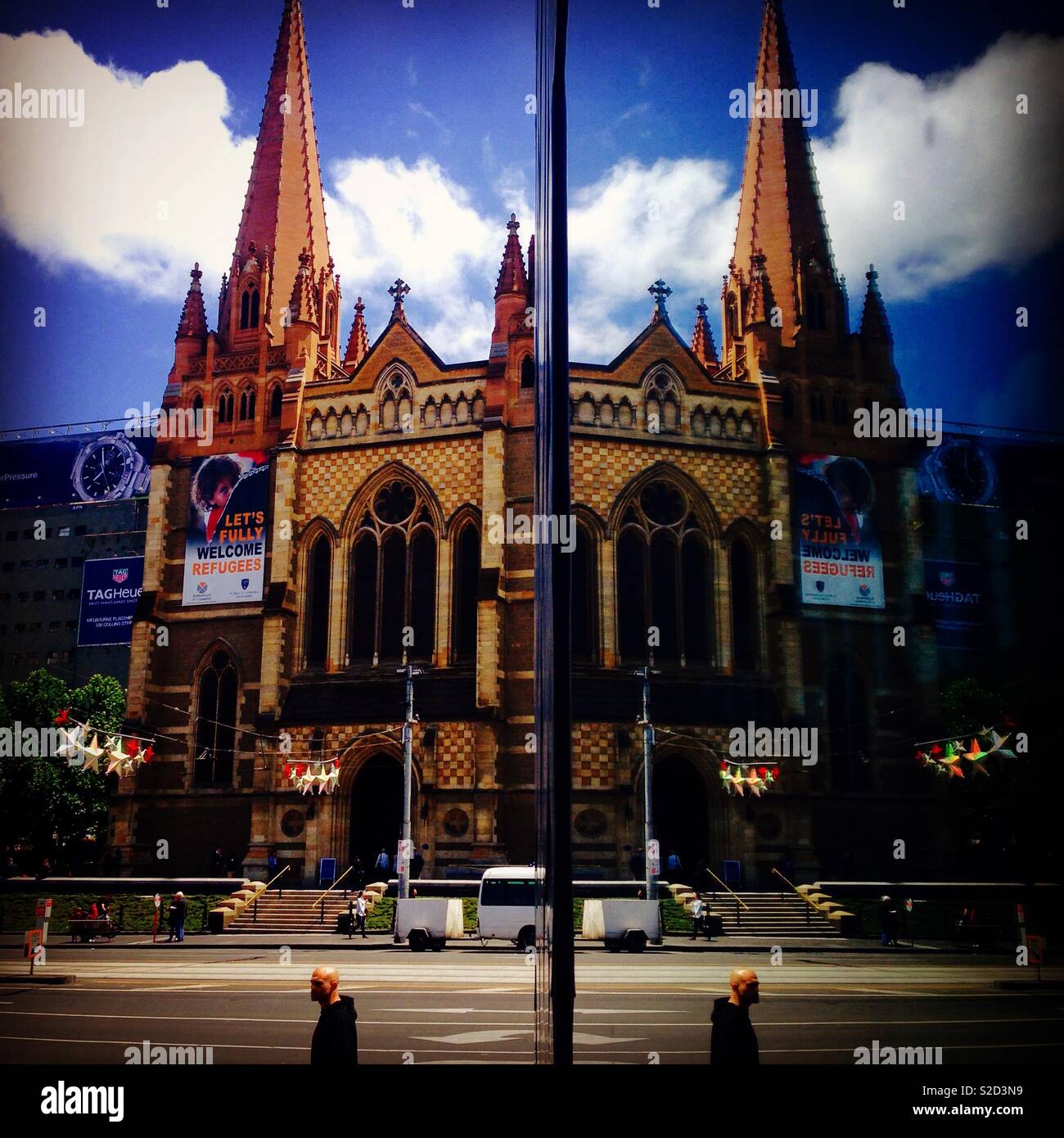 Saint Paul's Cathedral in Melbourne mit Reflexionen Stockfoto