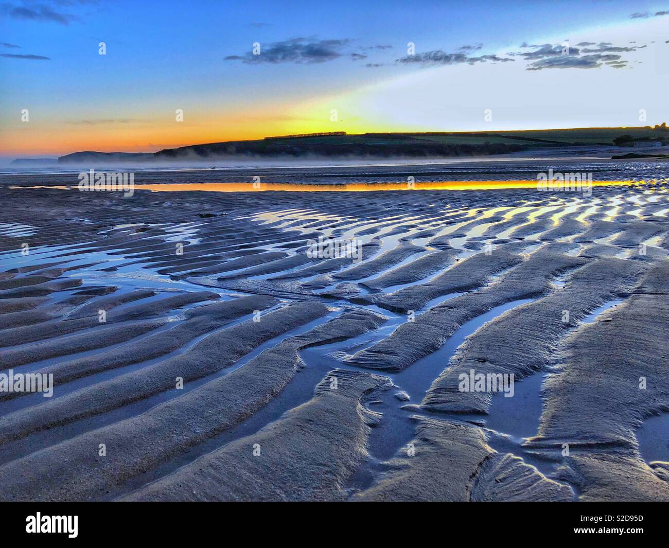 Muster in den Sand, am frühen Morgen auf harlyn Bay, North Cornwall, England, Ende Oktober. Stockfoto