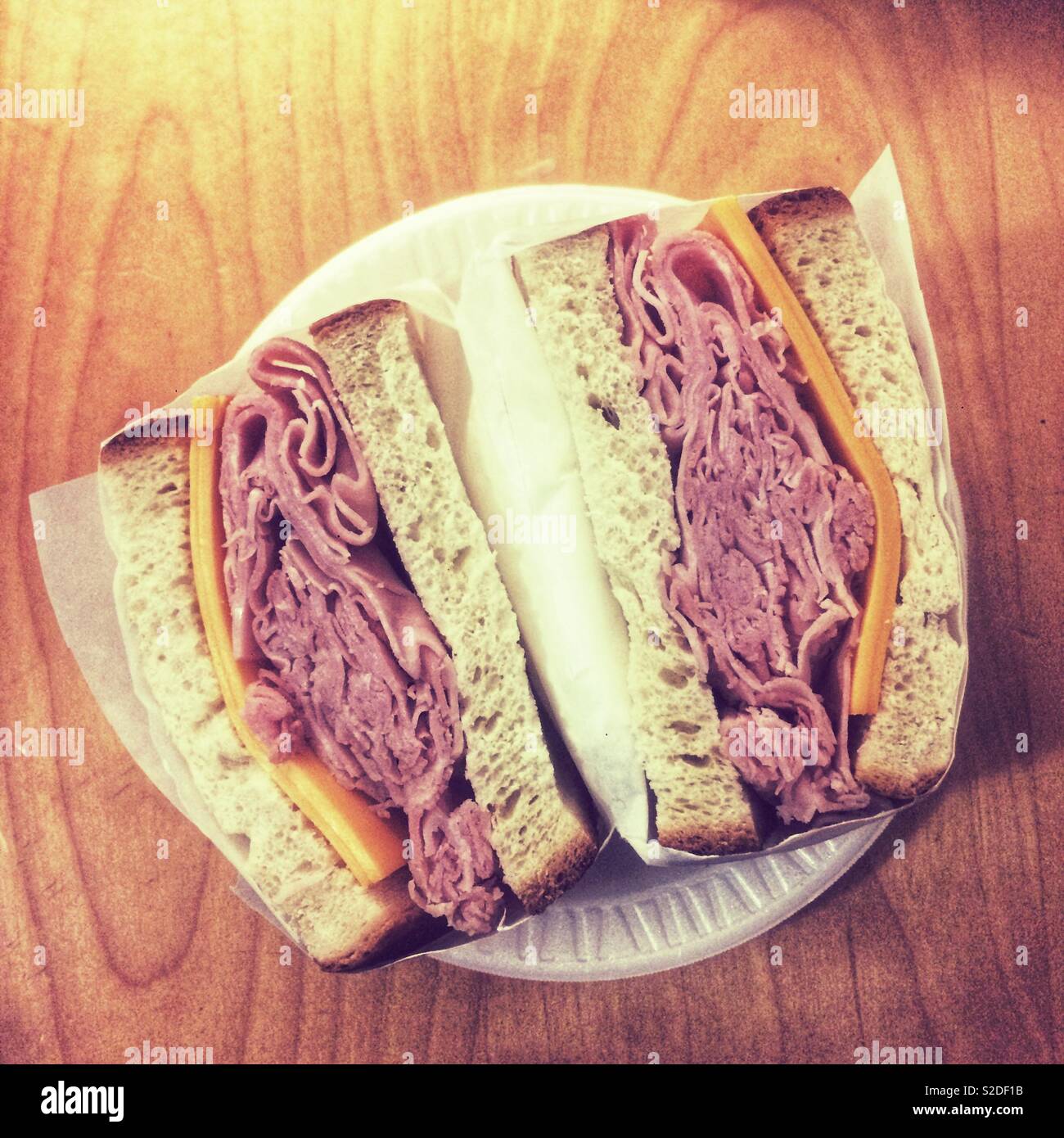 Käse-Schinken-Sandwiches, New York City, Amerika. - Smartphone-aufgenommenes Stockfoto