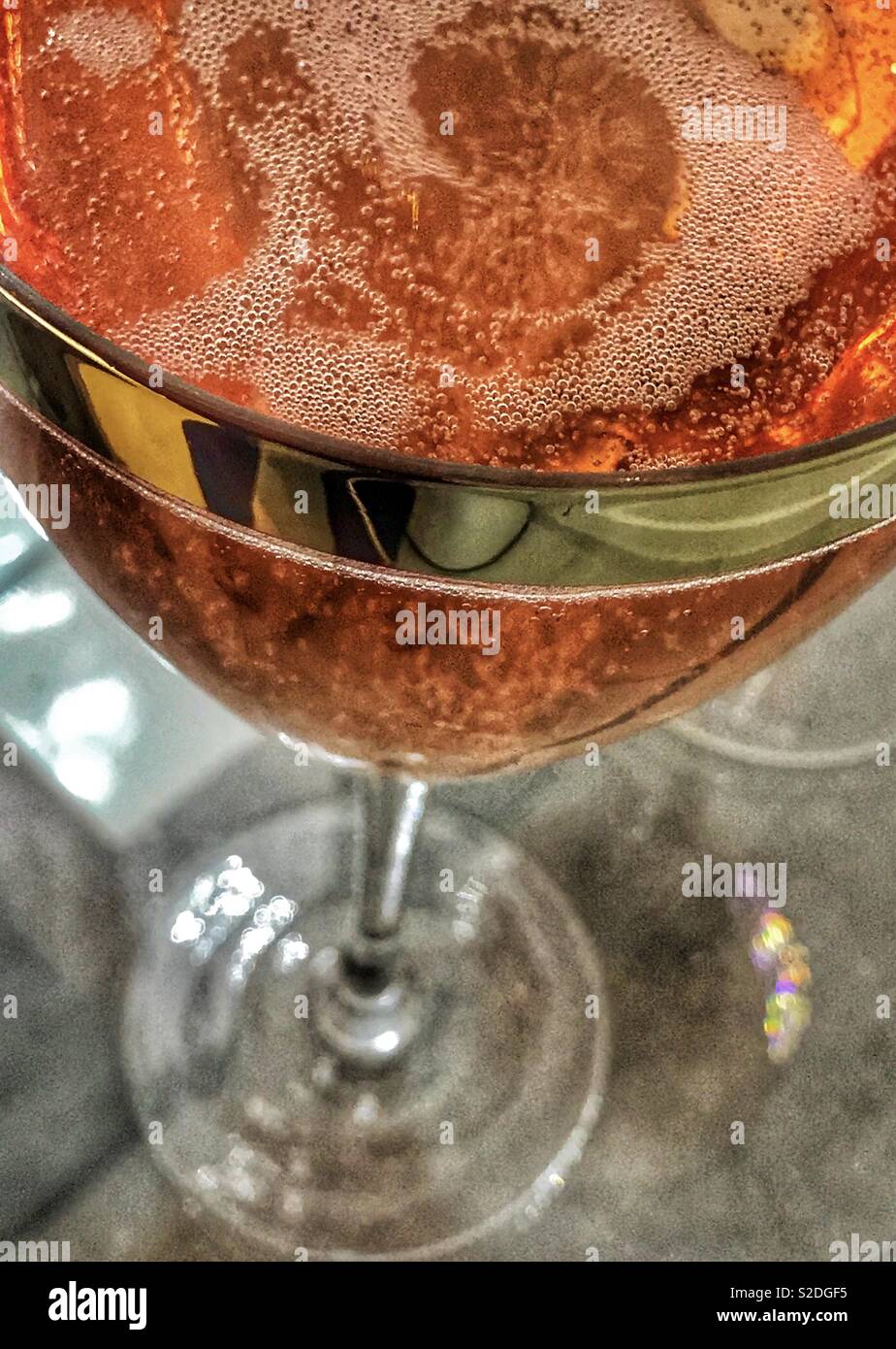 Ein Glas Sekt rose Wein Stockfoto