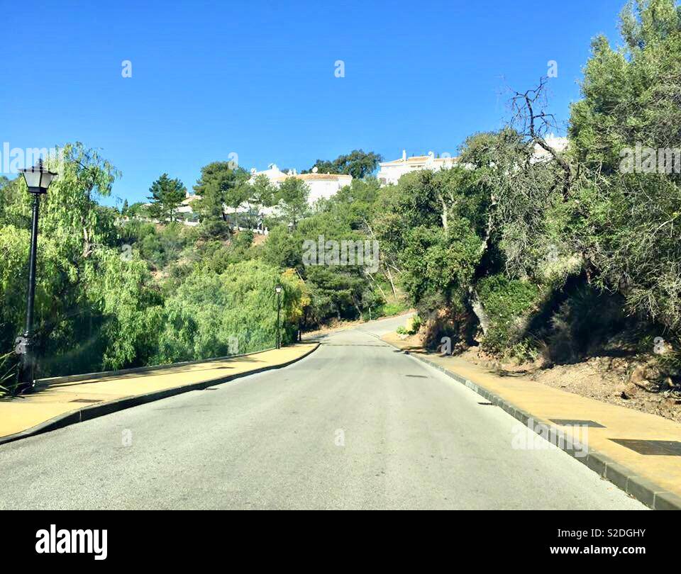 Eine Straße in Marbella Stockfoto
