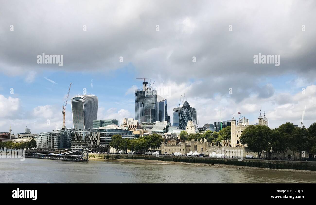 Londoner Stadtbild entlang der Themse Stockfoto