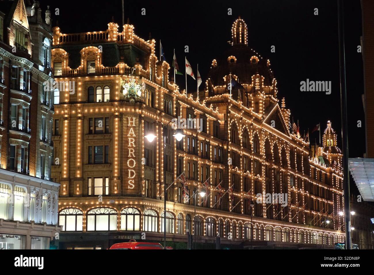 Harrods bei Nacht Stockfoto