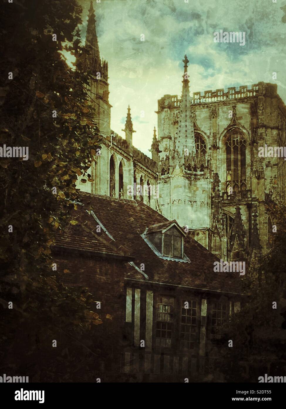 York Minster und St Williams College York North Yorkshire England Vereinigtes Königreich Großbritannien Großbritannien Großbritannien Großbritannien Großbritannien - Smartphone-aufgenommenes Stockfoto