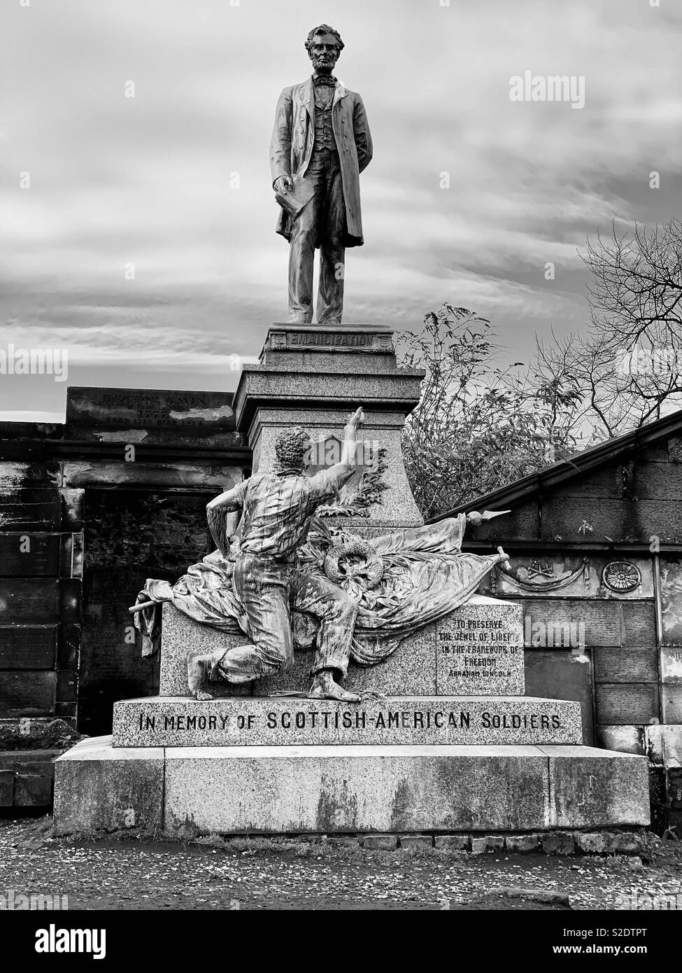 Kriegerdenkmal in alten Begräbnisstätte in Edinburgh. Stockfoto