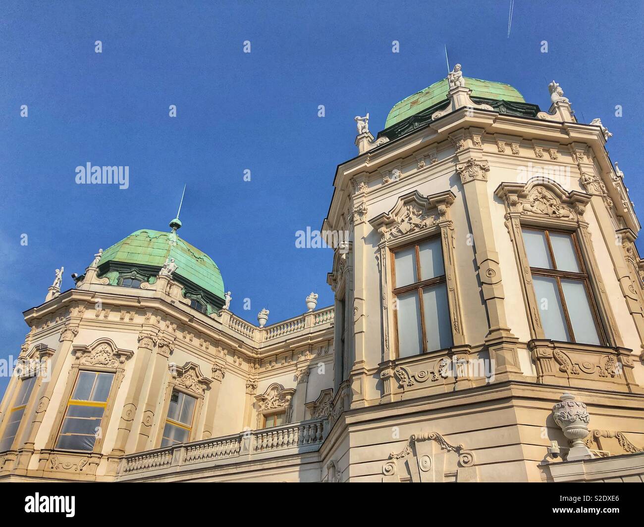 Ein Abschnitt des Schloss Schönbrunn in Wien, Österreich. Stockfoto