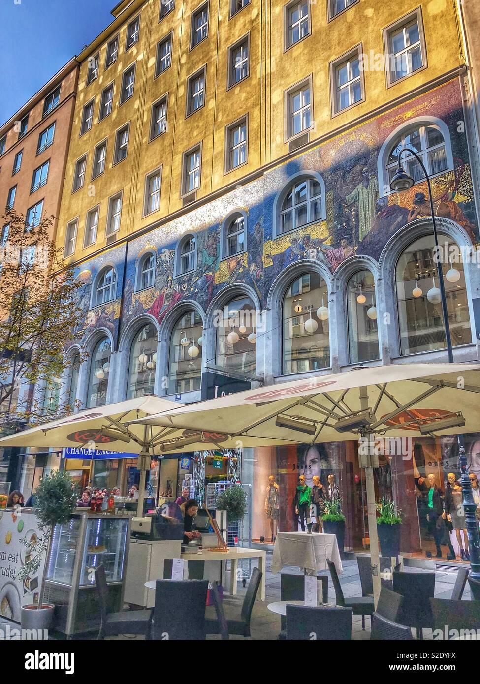 Bemalte Fassaden in Wien, Österreich. Stockfoto
