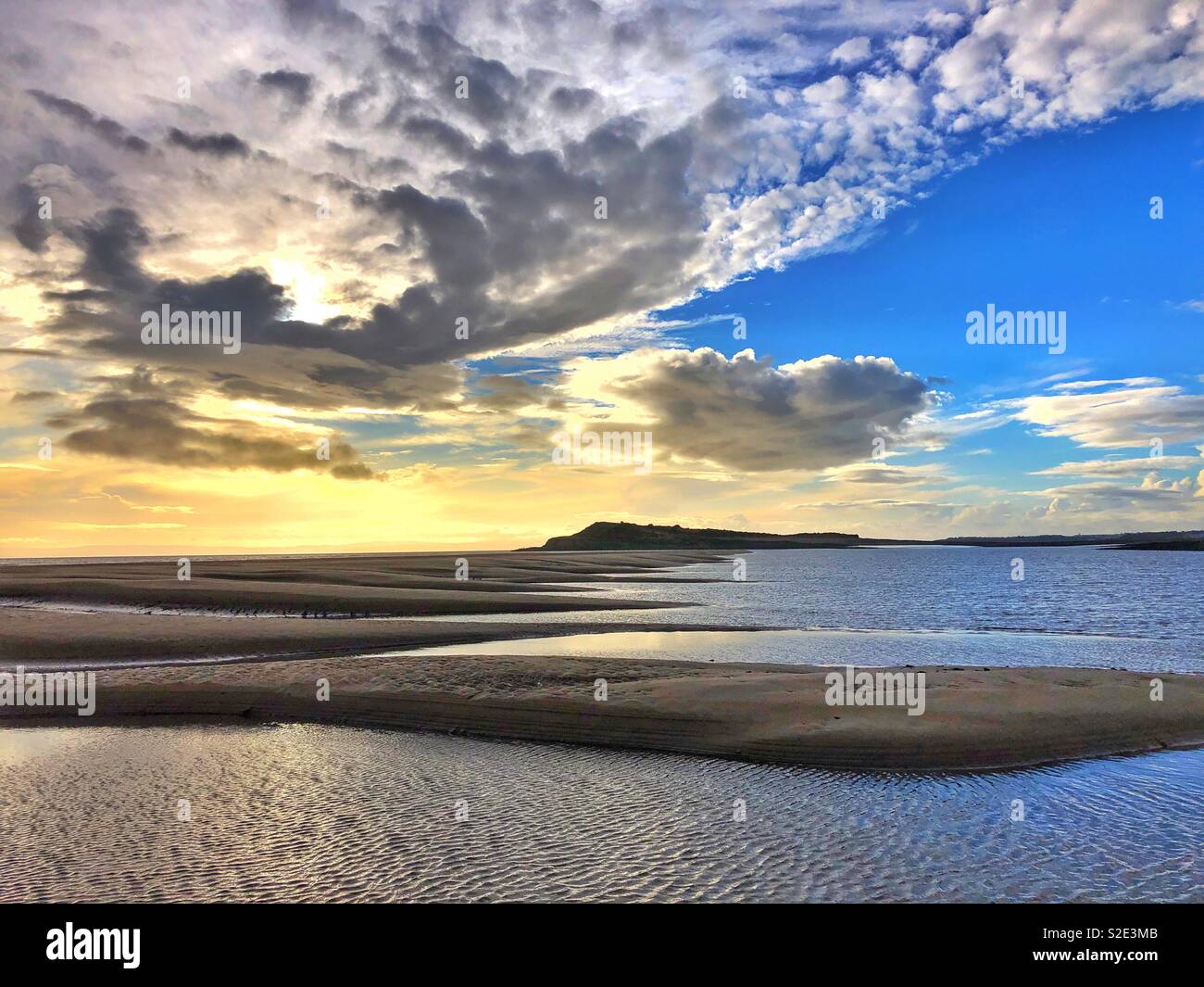 Sully Island, South Wales ab St Mary's Gut Bay gesehen, am späten Nachmittag, November. Stockfoto