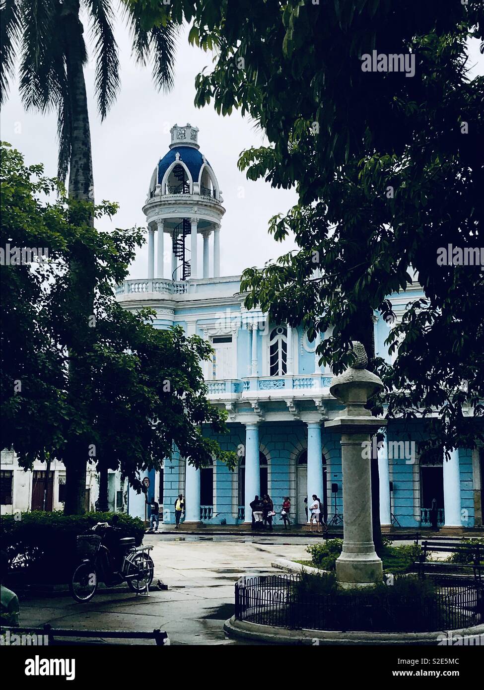 Die Ferrer Palast mit Aussichtsturm und Parque José Martí in Cienfuegos Kuba Stockfoto