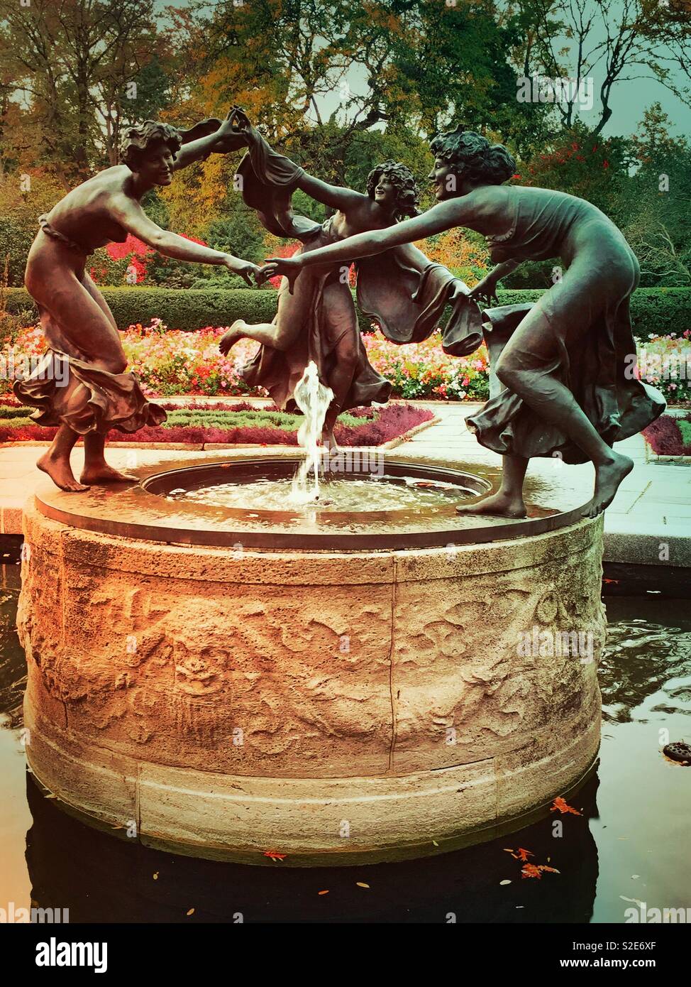 Untermyer Brunnen, Drei tanzende Jungfrauen, und der Wintergarten Garten von Central Park, NYC, USAA Stockfoto