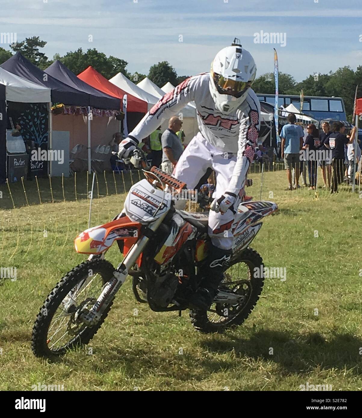 Stunt Rider auf dem Motorrad Stockfoto