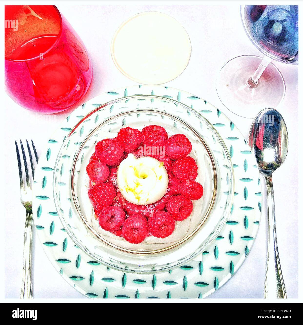 Raspberry Dessert. - Smartphone-aufgenommenes Stockfoto