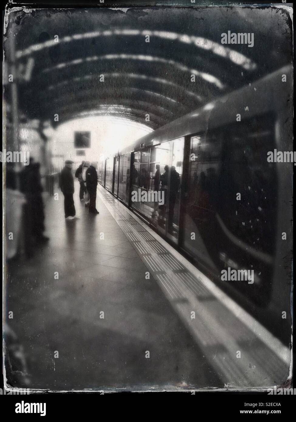 Canary Wharf DLR-Zug anreisen Stockfoto
