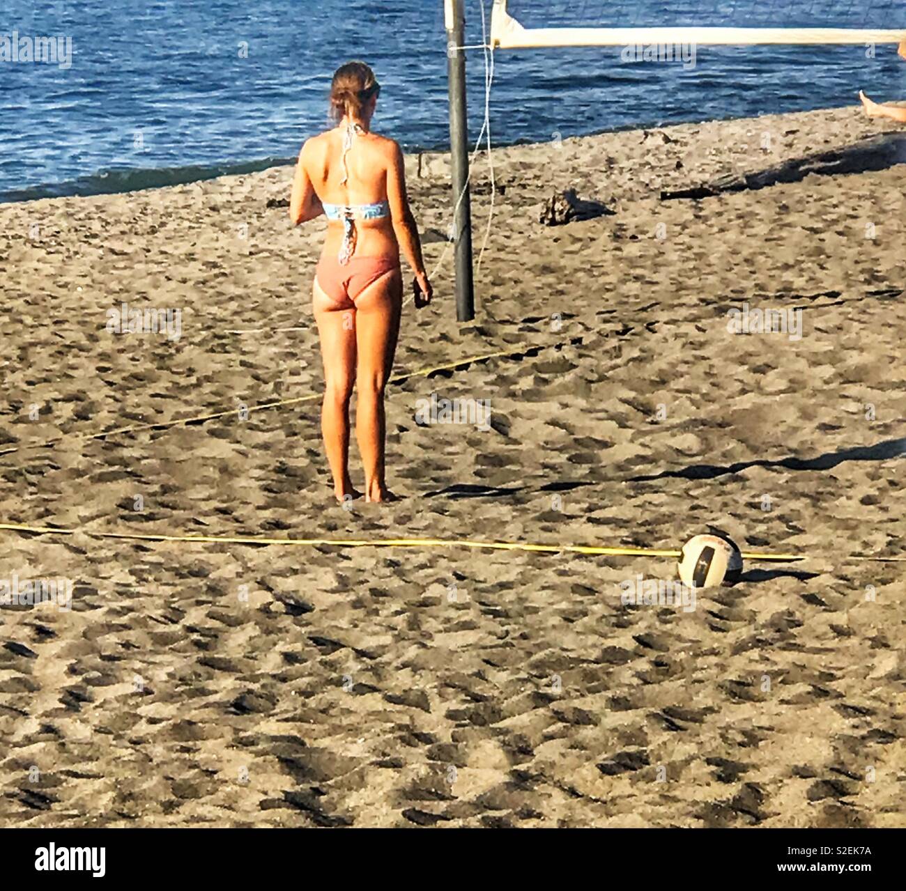 Frau spielen Beach-volleyball Stockfoto