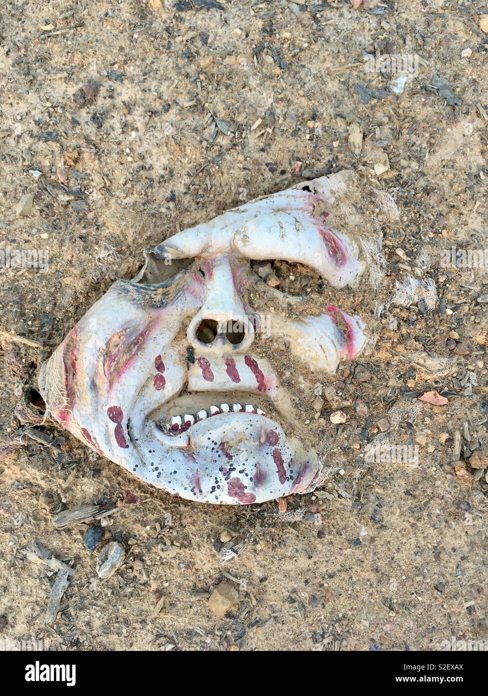 Verworfen scary Maske. Stockfoto
