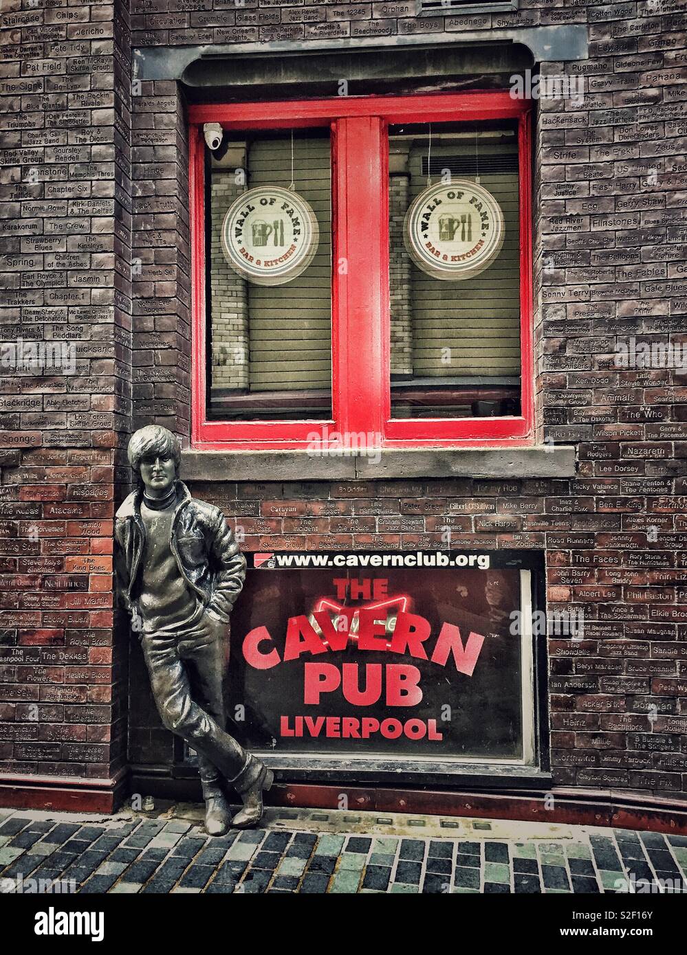 John Lennon Statue außerhalb der Cavern Club in Liverpool, Merseyside, Großbritannien Stockfoto