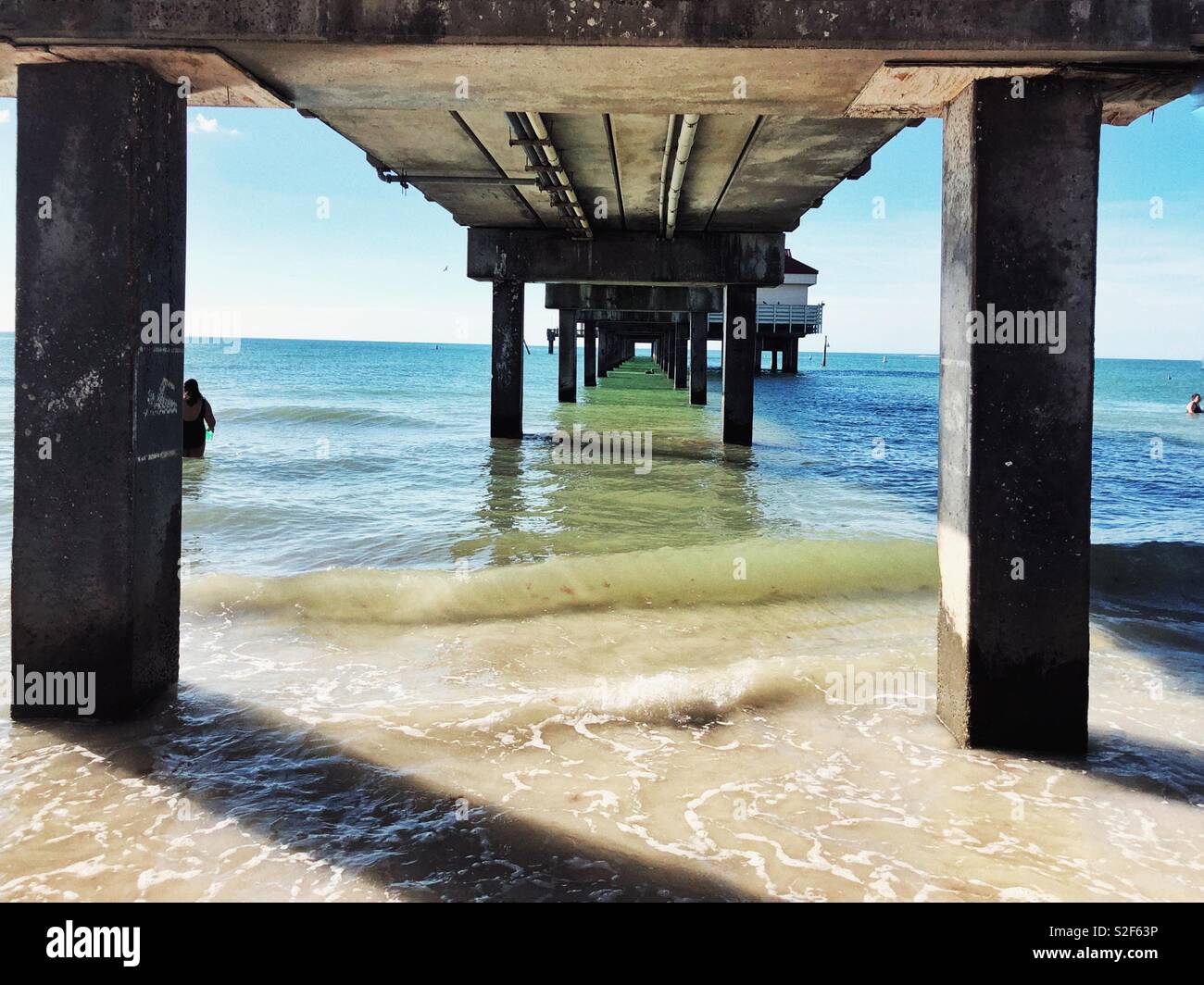 Unter dem Pier 60 am Clearwater Beach, Florida Stockfoto