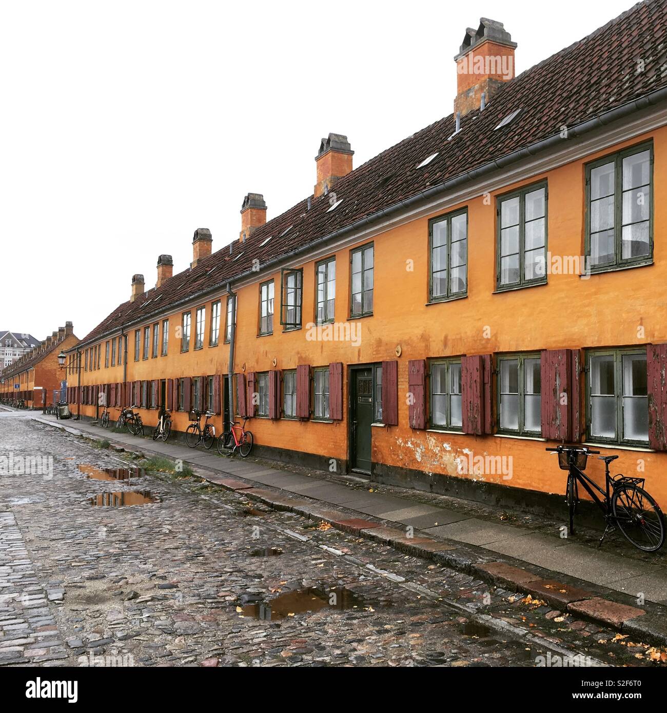Ein Blick auf die Straße von nyboder Häuser in Kopenhagen Stockfoto