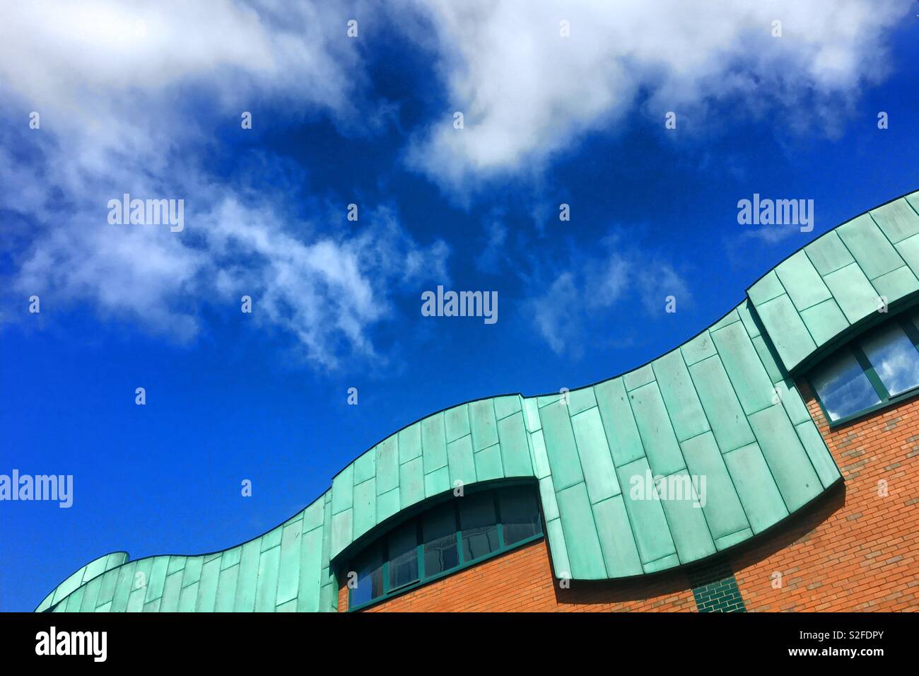 Green Building blauer Himmel Stockfoto