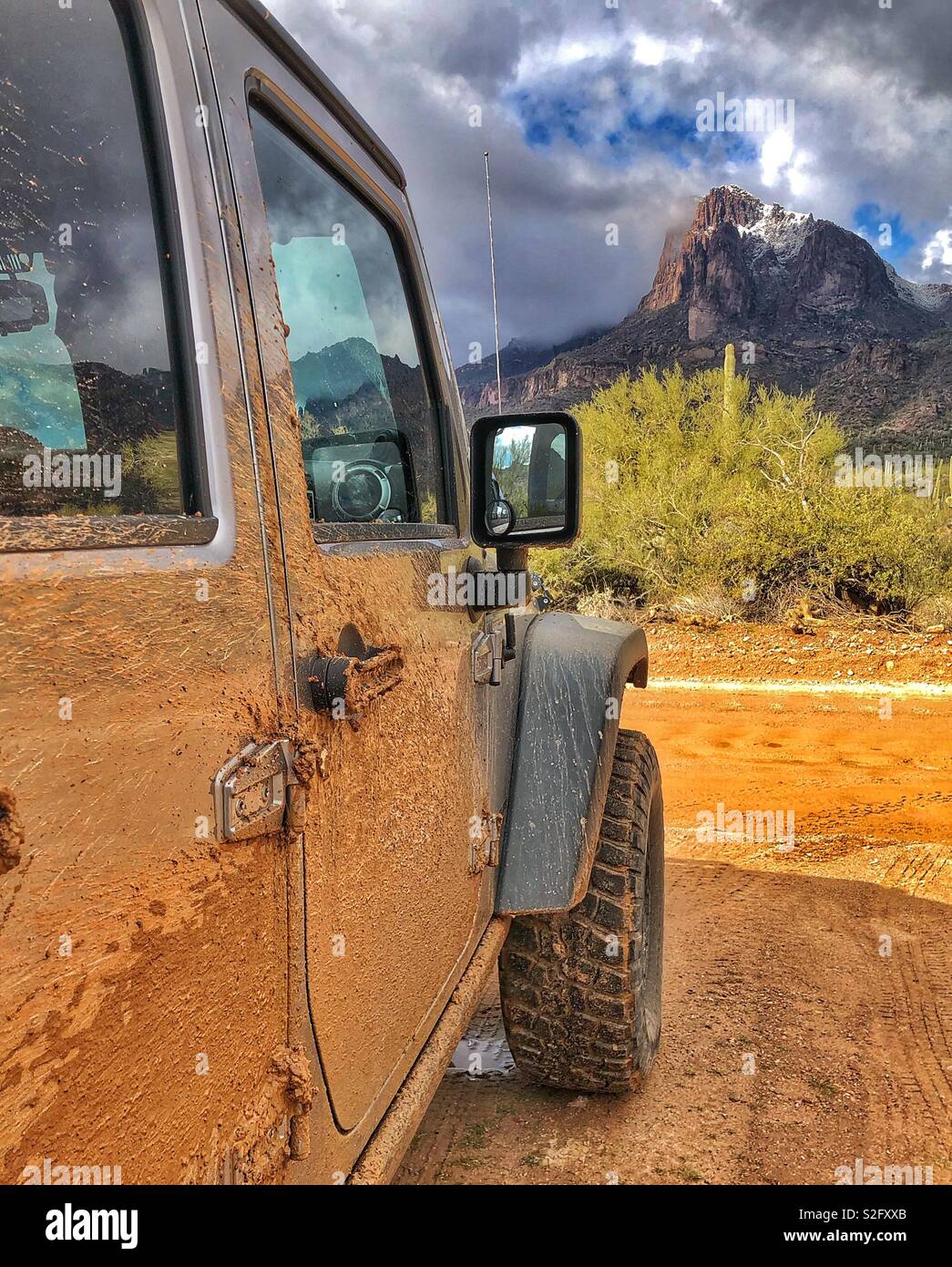 Muddy Jeep im Arizona Stockfoto