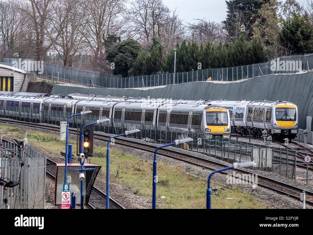 Züge bis in Wembley Station geparkt Stockfoto