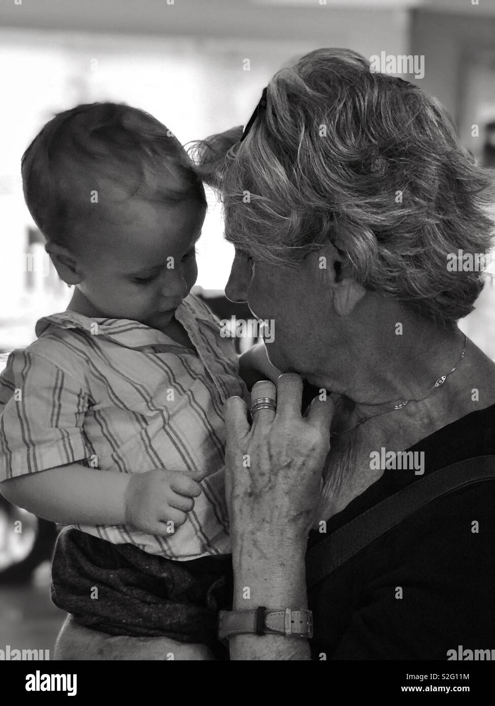 Super Oma mit Enkel Stockfoto