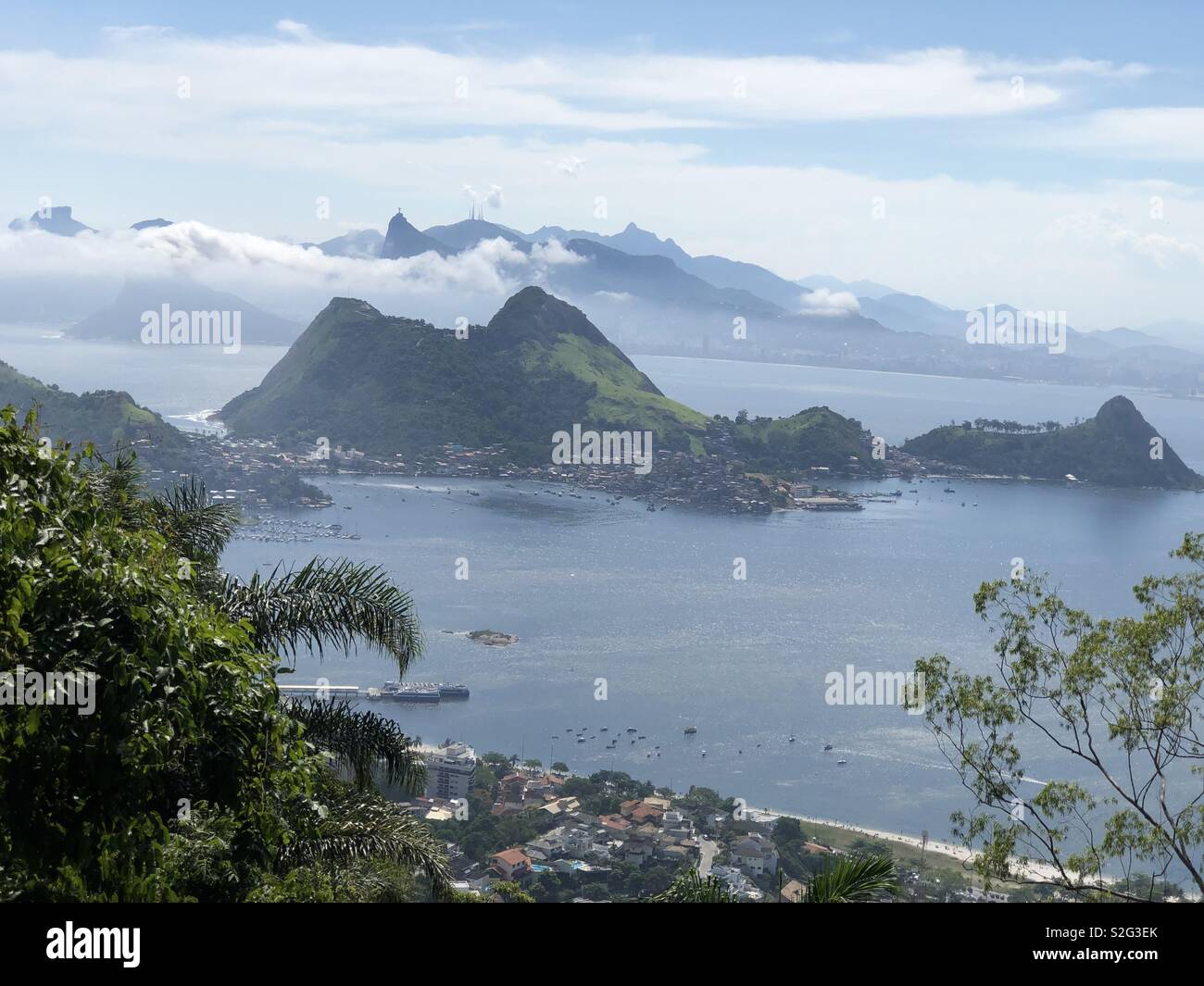 Brasilianische Berge im Januar Stockfoto