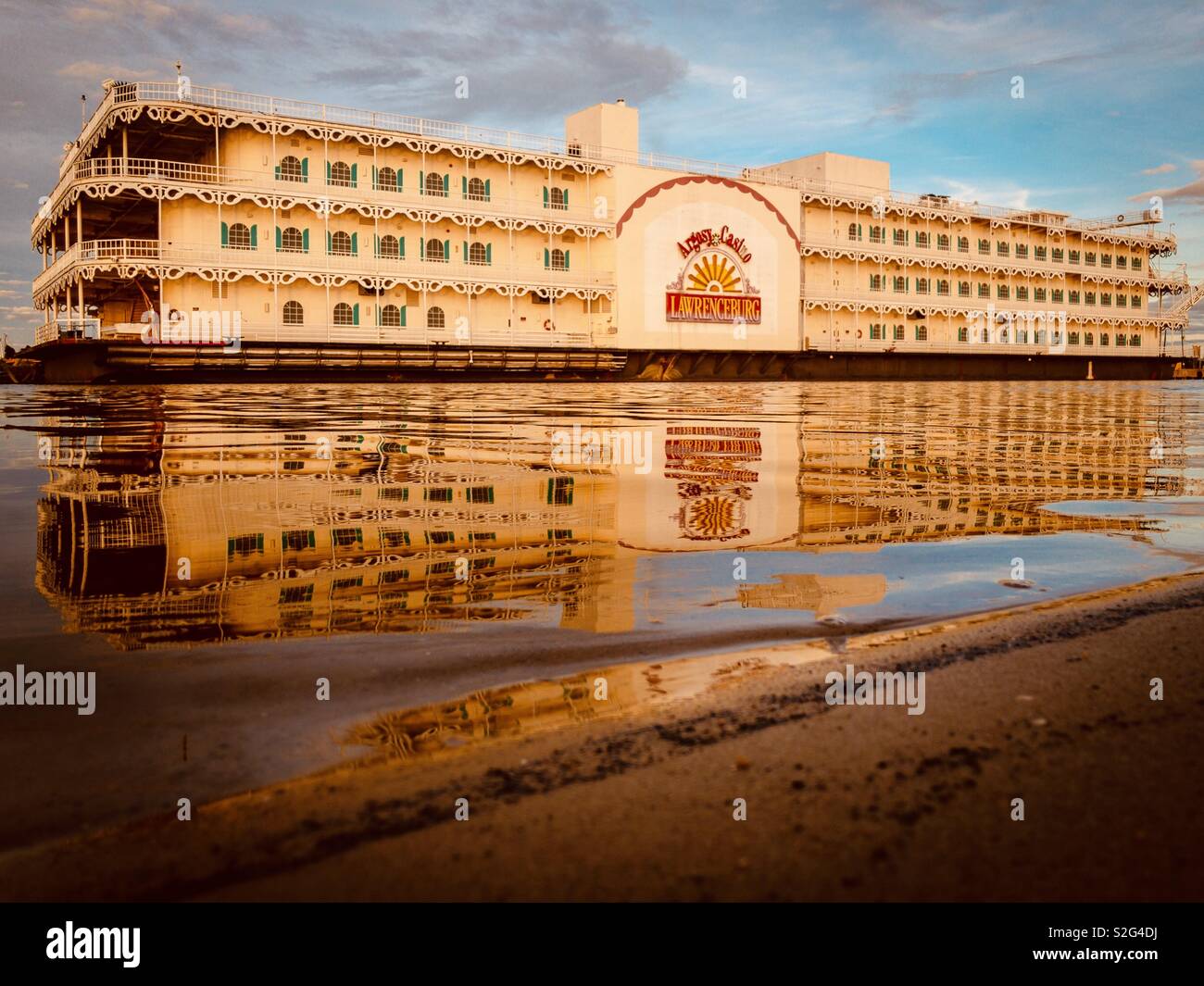 Die Argosy Casino Boot, von Lawrenceburg, Indiana, ist in Bayou La Batre, Alabama, Jan. 7, 2019 angedockt. Stockfoto